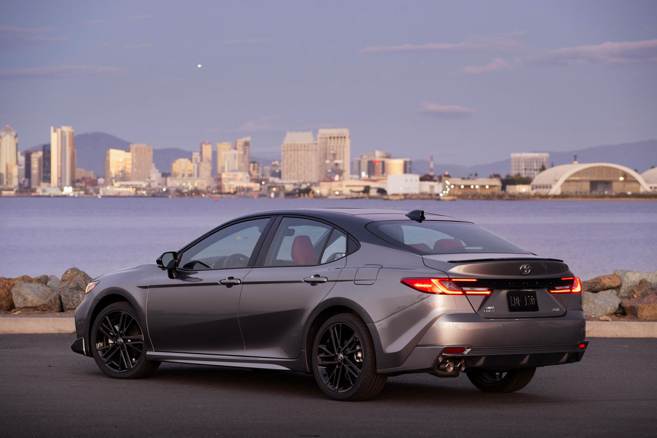 2025 Camry XSE AWD HeavyMetalBlackRoof 011